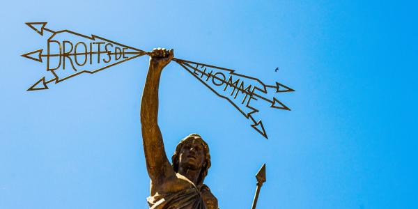 Statua_immagine tratta da Unsplash