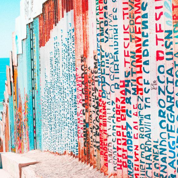 Installazione - Immagine tratta da Unsplash