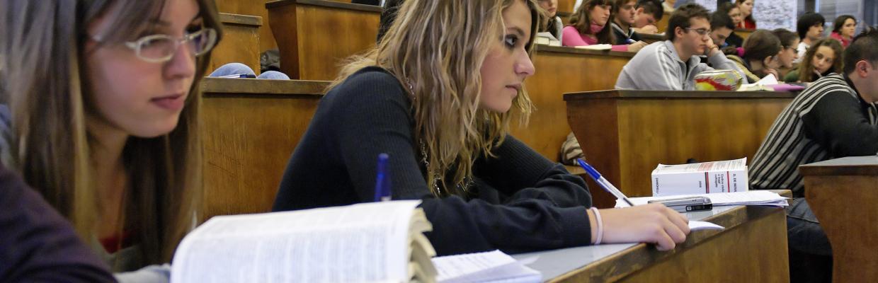 Studenti a lezione di Giurisprudenza