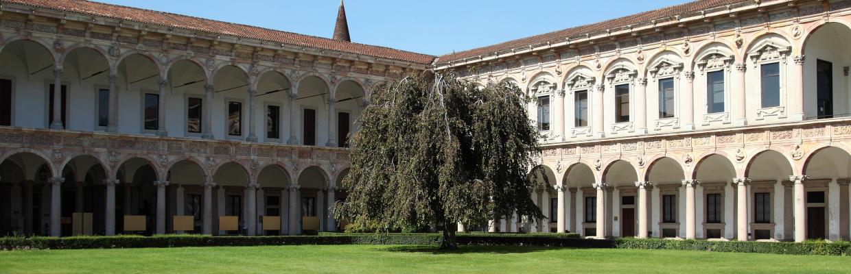 Chiostro con prato
